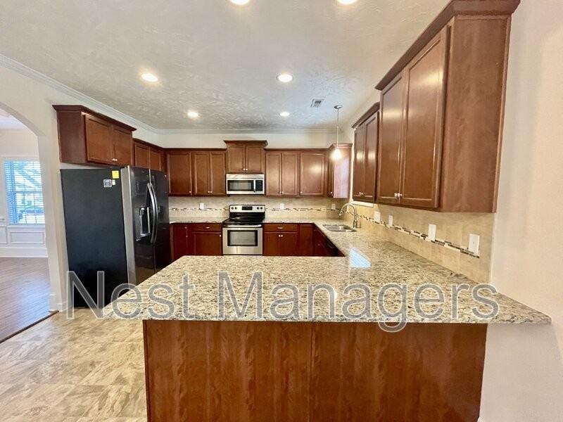 6326 Jacobs Creek Cir - Photo 7 of 32
