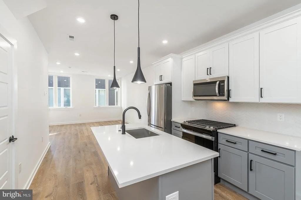 1325 Buttonwood St - Photo 3 of 14