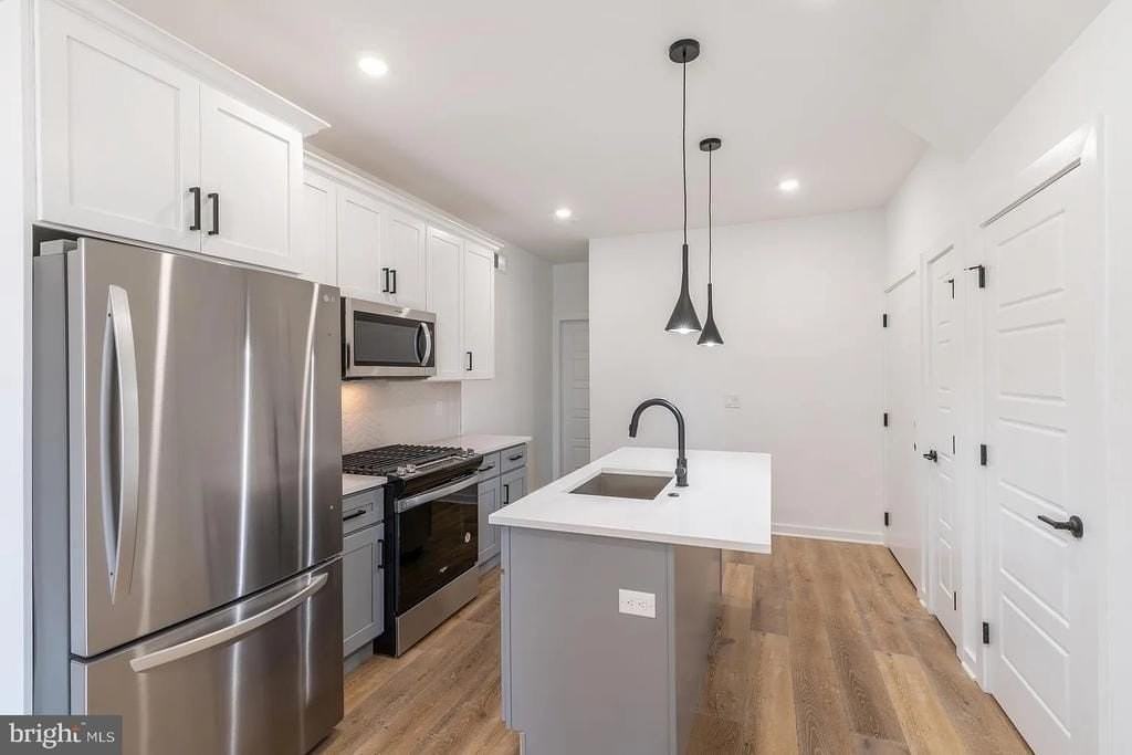 1325 Buttonwood St - Photo 4 of 14