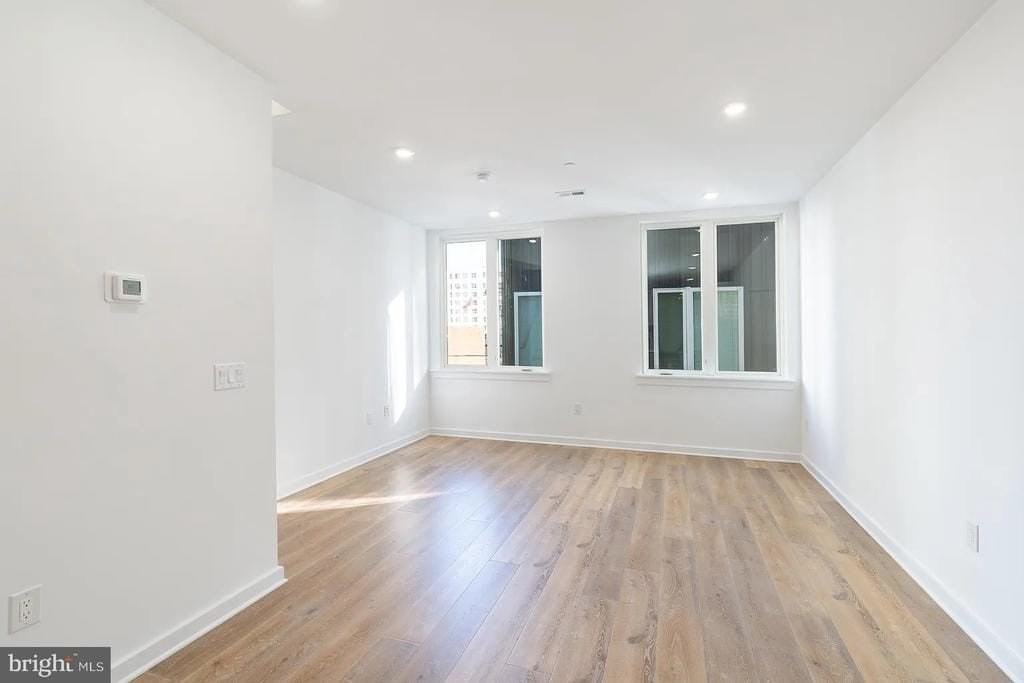 1325 Buttonwood St - Photo 5 of 14