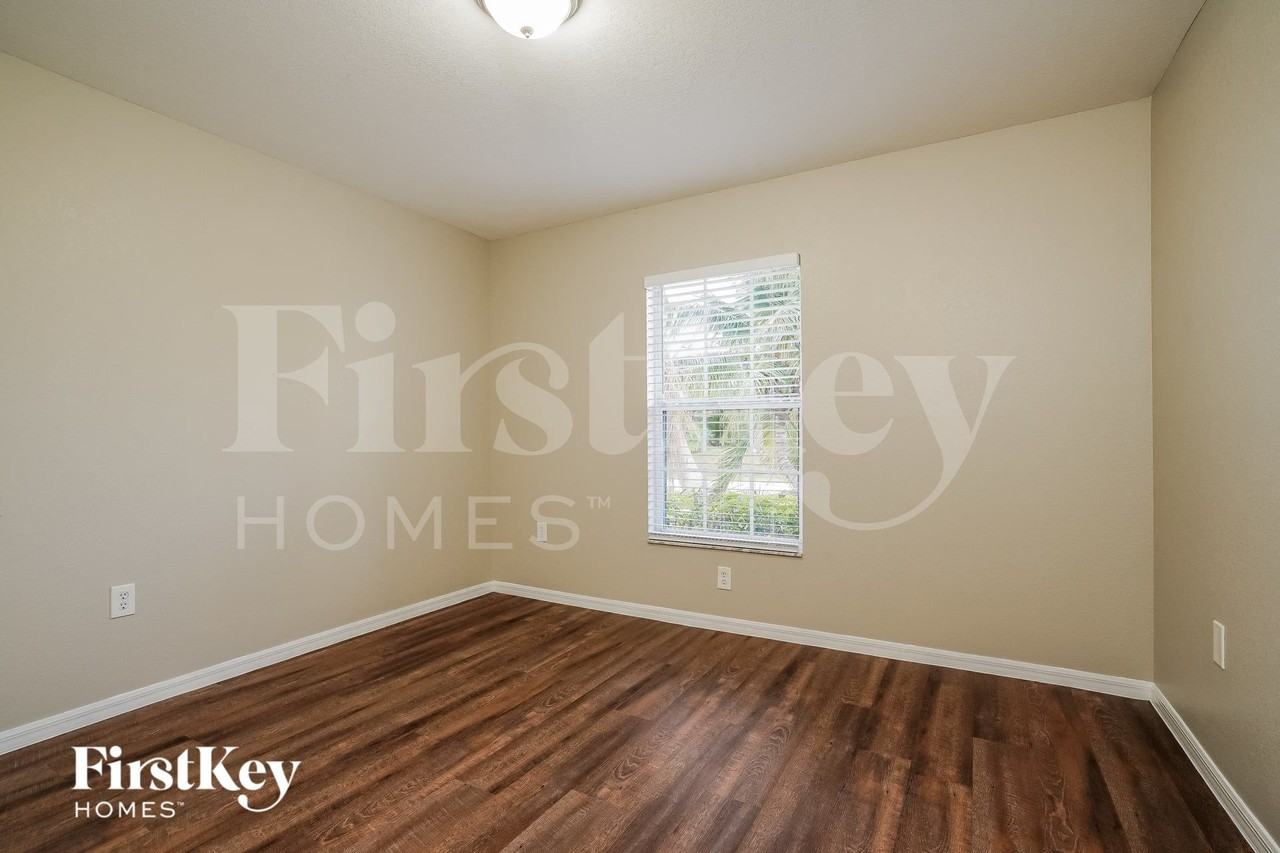 2153 Nw 18th Pl - Photo 4 of 16