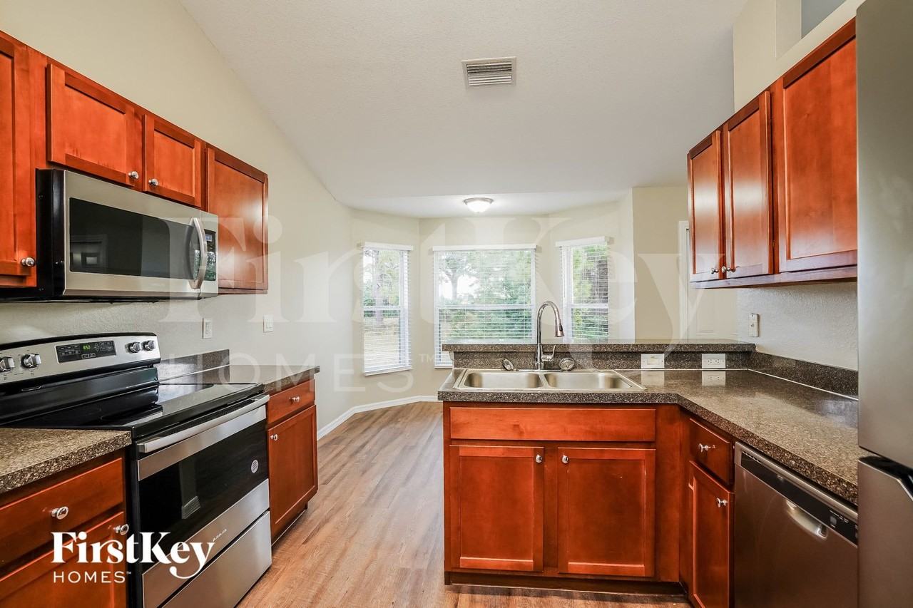 2153 Nw 18th Pl - Photo 6 of 16