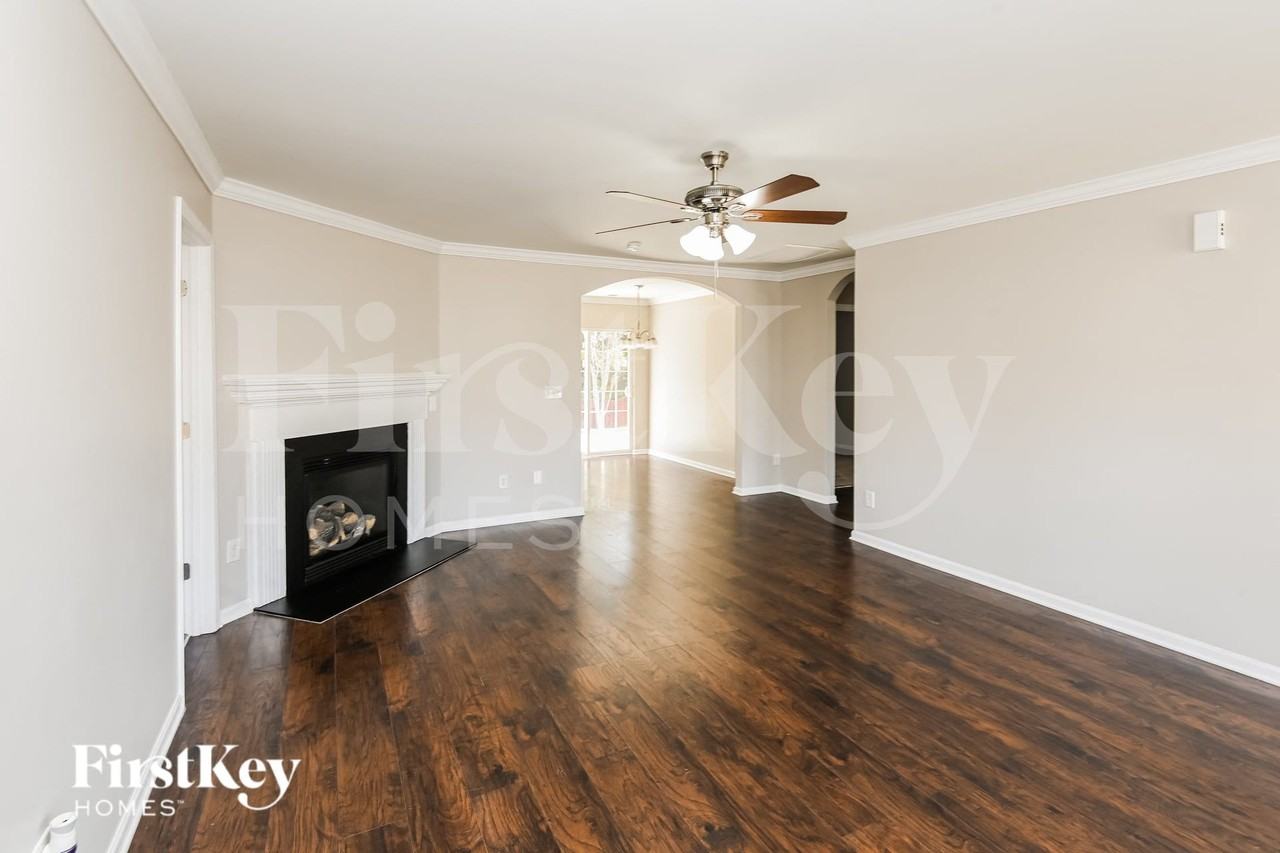 6824 Parkers Crossing Dr - Photo 3 of 15