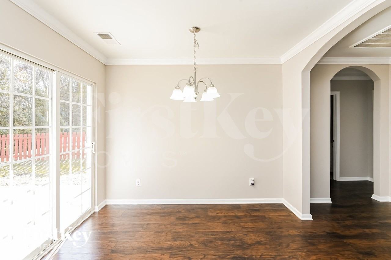 6824 Parkers Crossing Dr - Photo 6 of 15