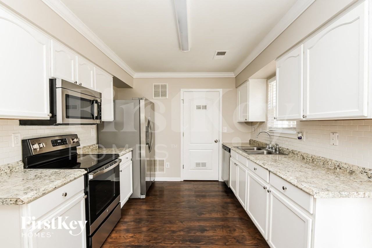 6824 Parkers Crossing Dr - Photo 7 of 15