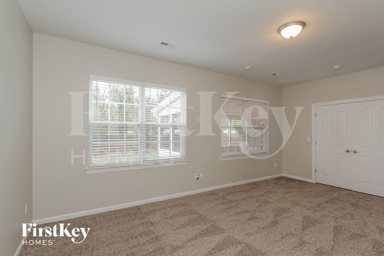 11335 Huntington Meadow Ln - Photo 3 of 15