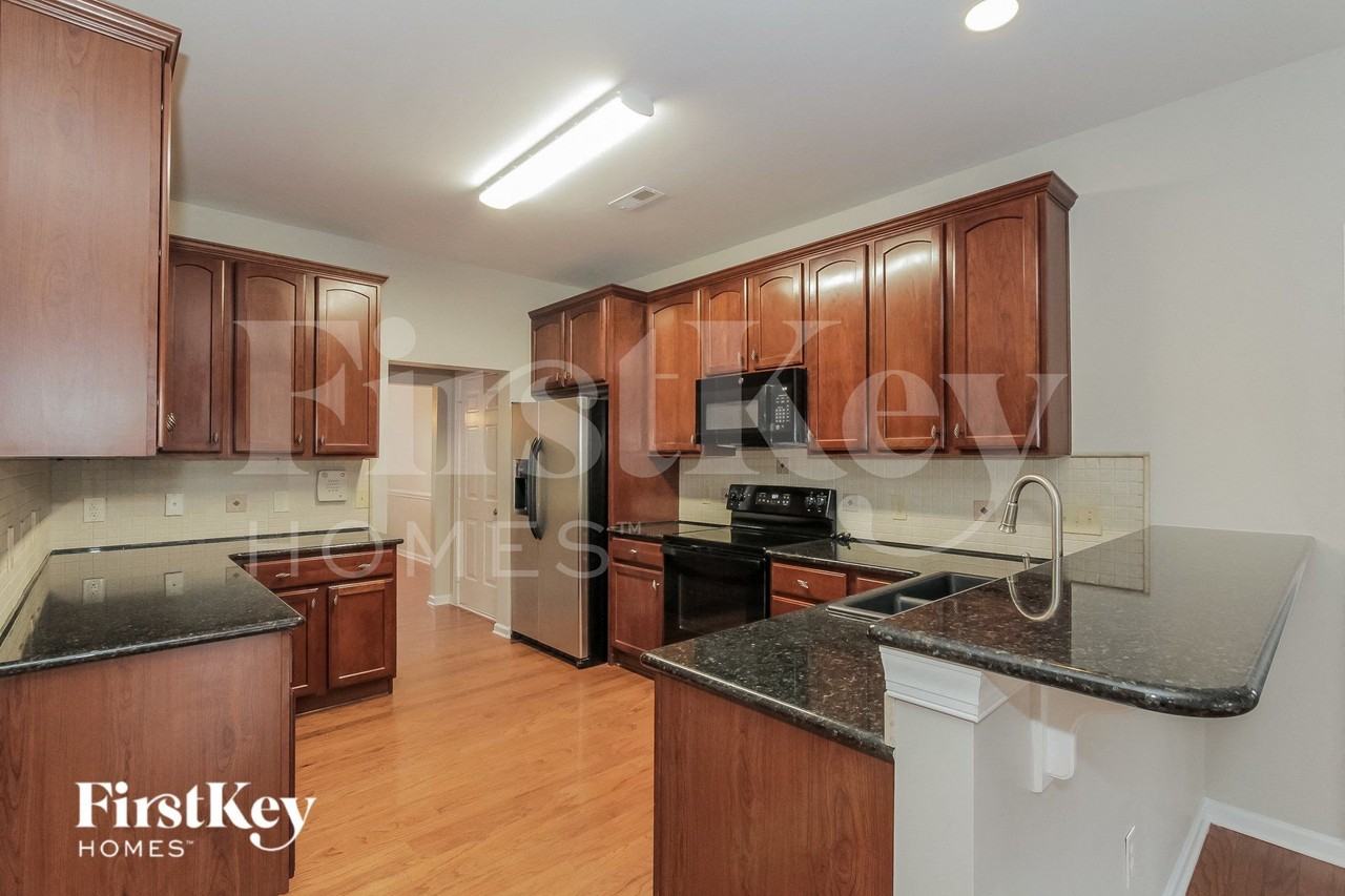 11335 Huntington Meadow Ln - Photo 5 of 15