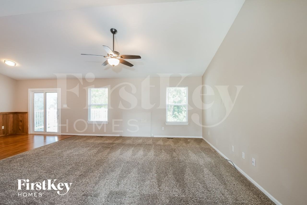 3017 Valley Oaks Dr - Photo 3 of 16