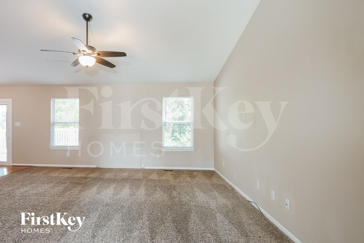 3017 Valley Oaks Dr - Photo 4 of 16