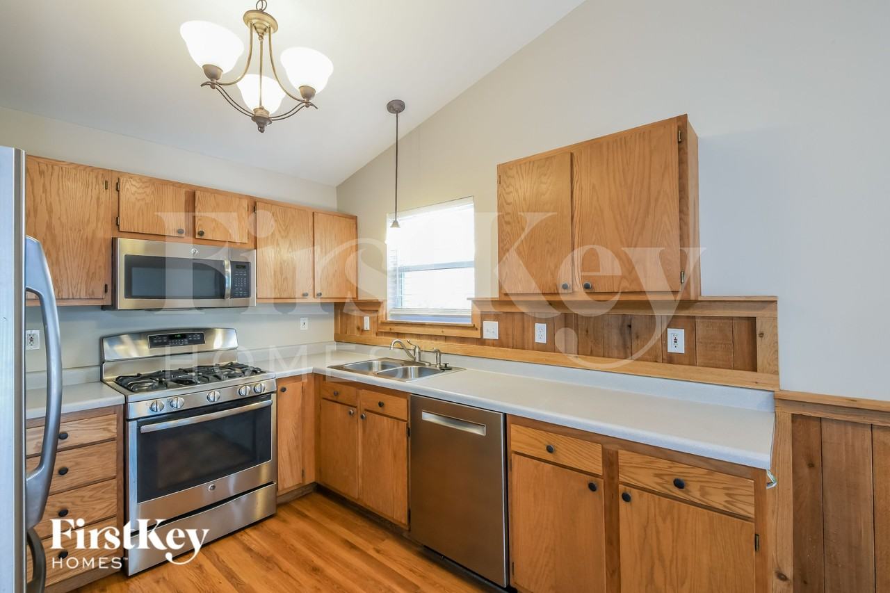 3017 Valley Oaks Dr - Photo 6 of 16