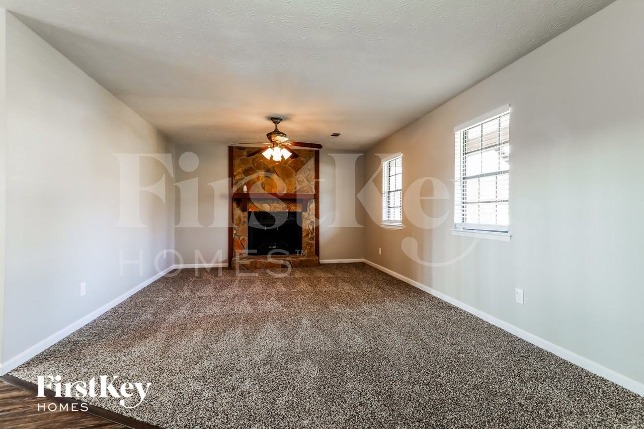 4190 Mountain Glen Trce - Photo 2 of 15