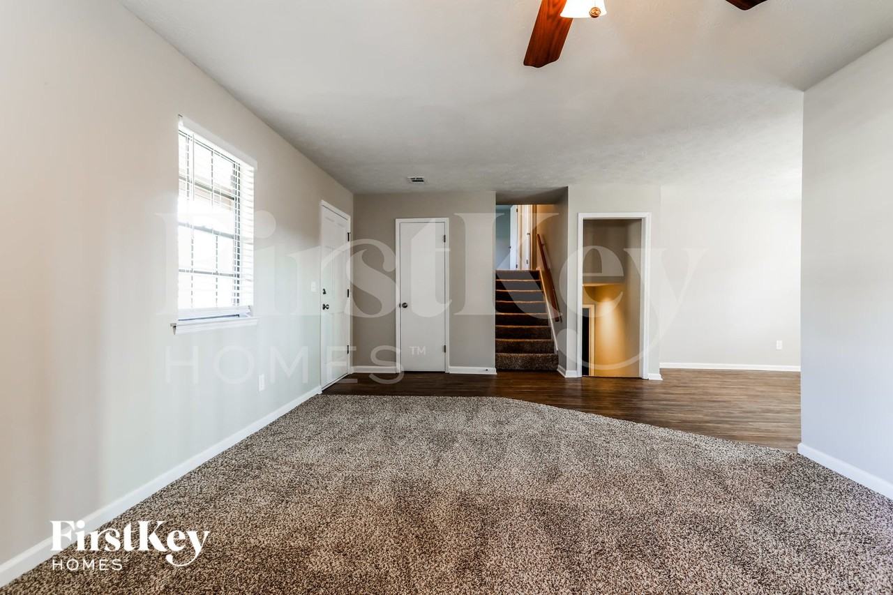 4190 Mountain Glen Trce - Photo 3 of 15