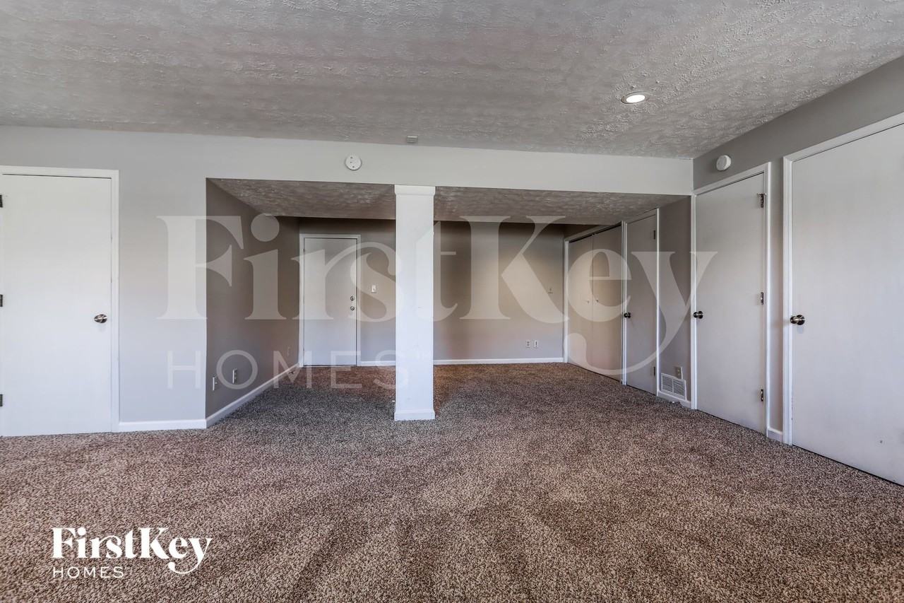4190 Mountain Glen Trce - Photo 5 of 15