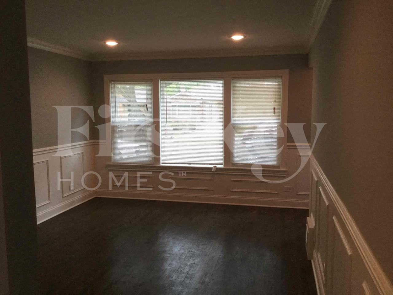 8751 S East End Ave - Photo 3 of 20