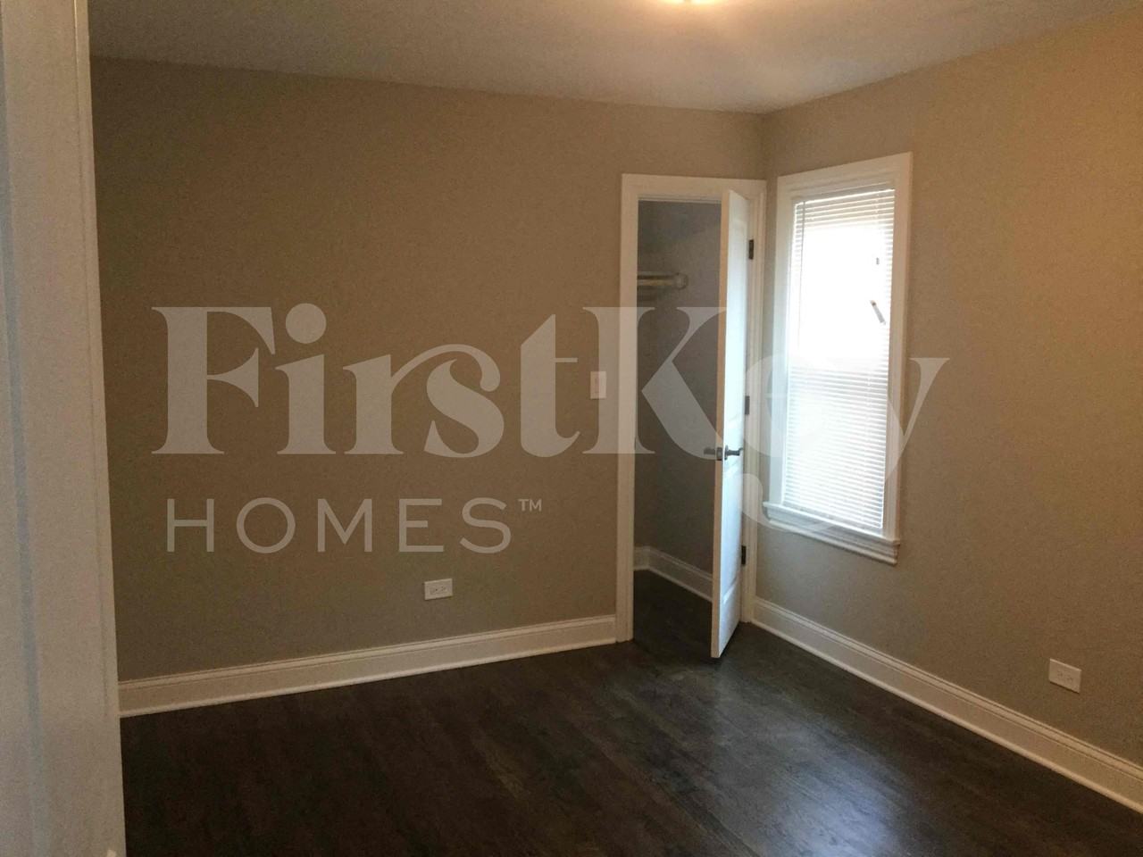 8751 S East End Ave - Photo 6 of 20