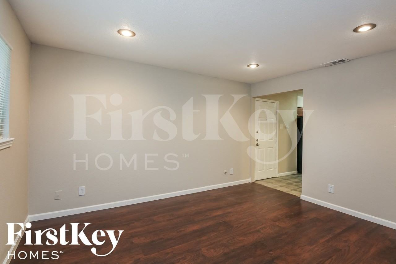 7640 Ryanridge Dr - Photo 2 of 16