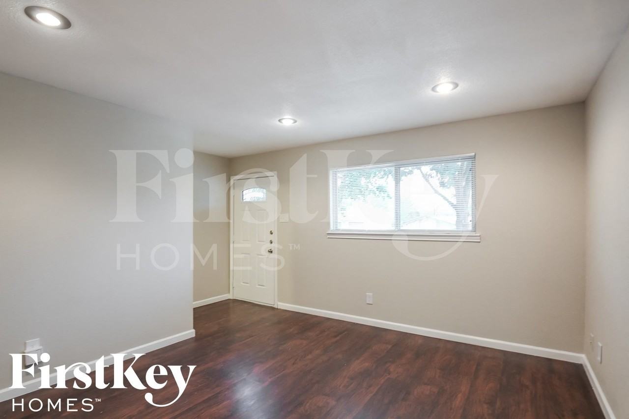 7640 Ryanridge Dr - Photo 3 of 16