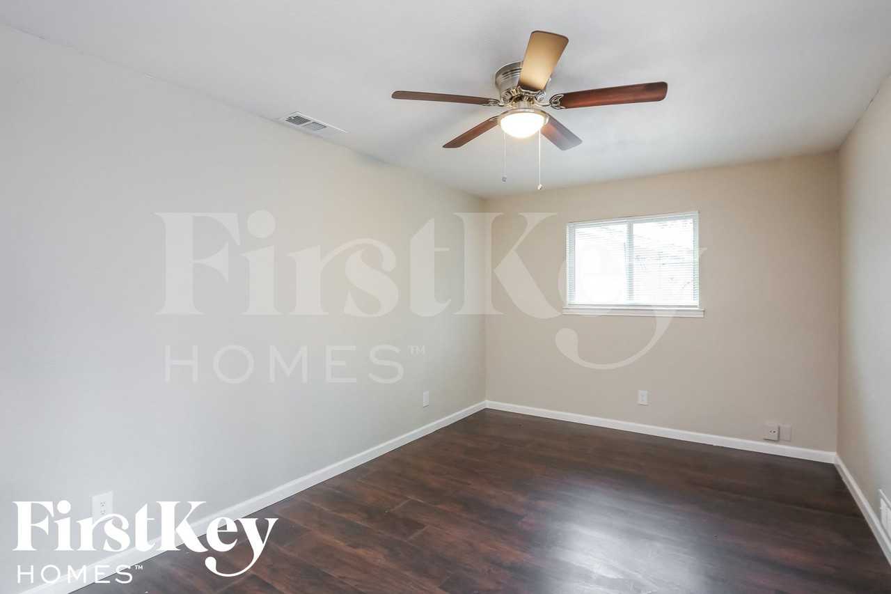 7640 Ryanridge Dr - Photo 4 of 16