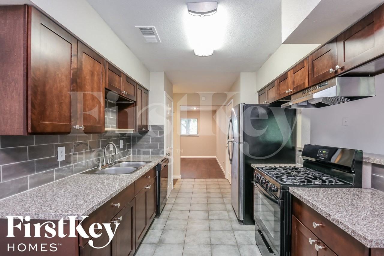 7640 Ryanridge Dr - Photo 6 of 16
