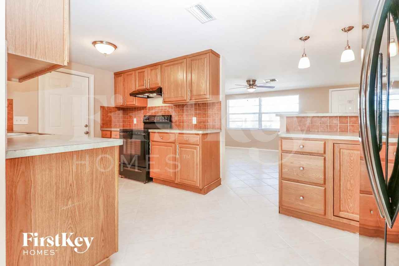 7600 Topay Ln - Photo 5 of 16