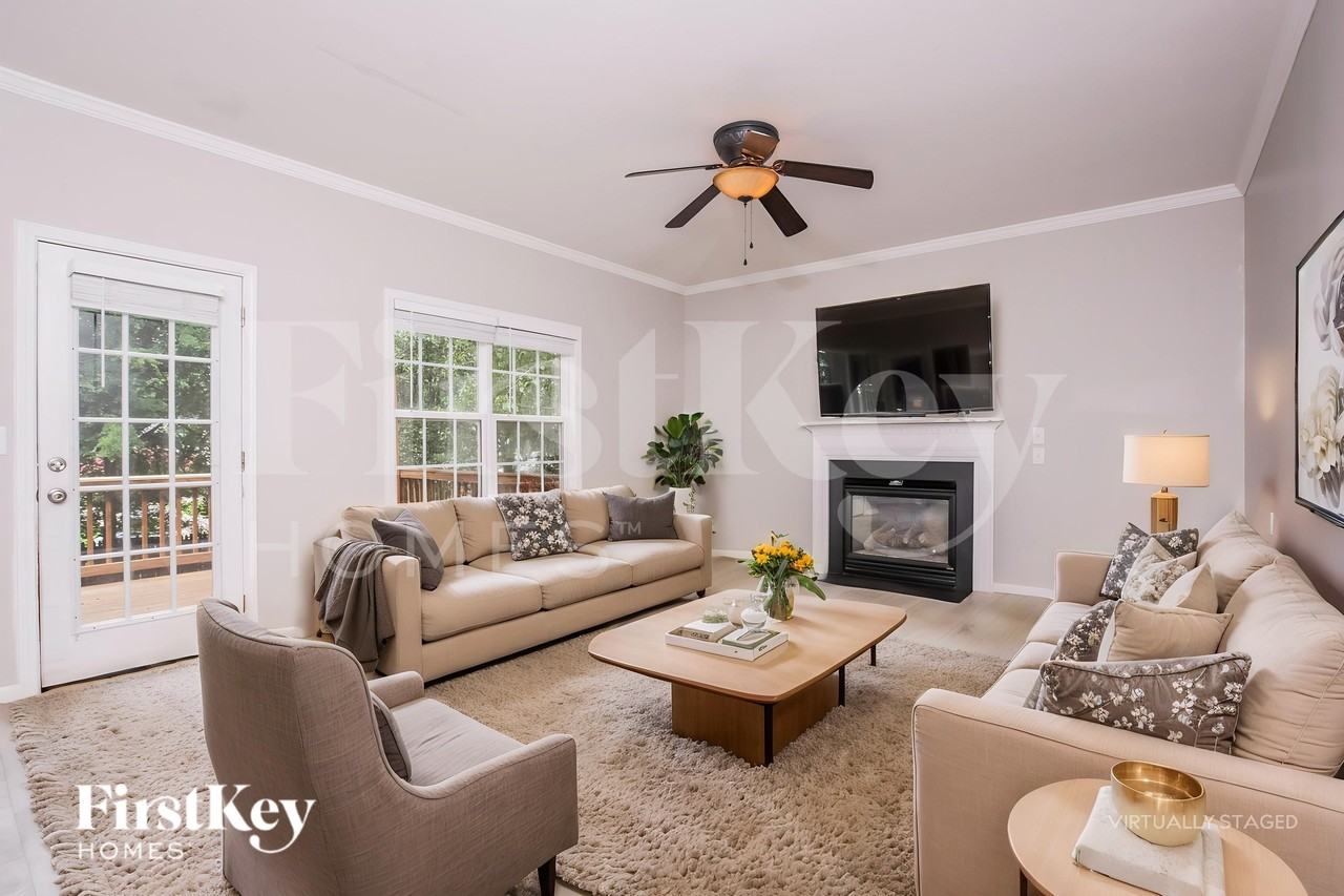 6313 Willowdell Dr - Photo 3 of 19