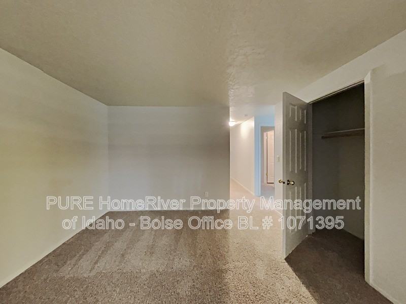 737 Amanita St - Photo 3 of 21