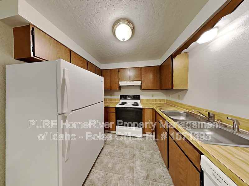 737 Amanita St - Photo 5 of 21