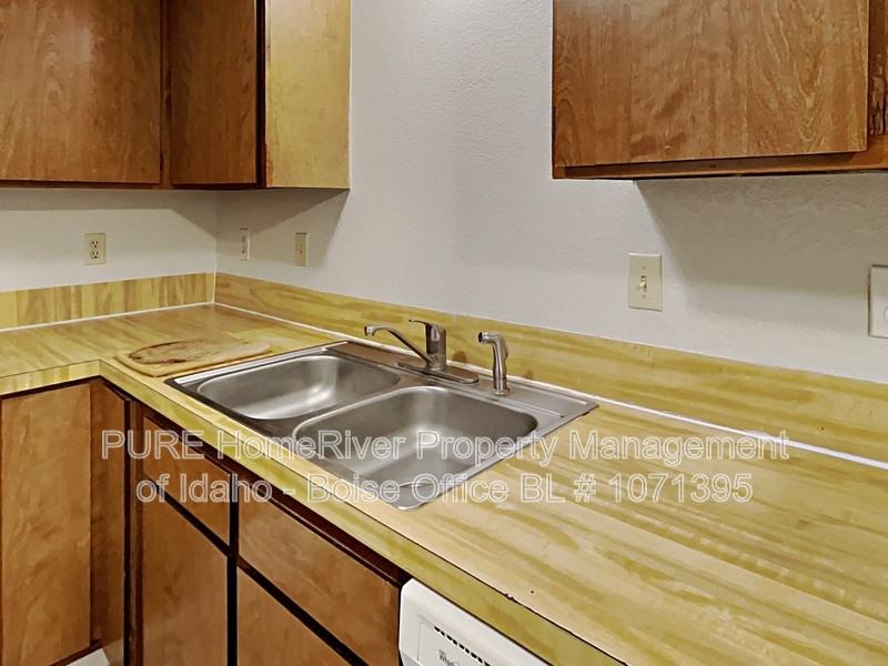 737 Amanita St - Photo 7 of 21