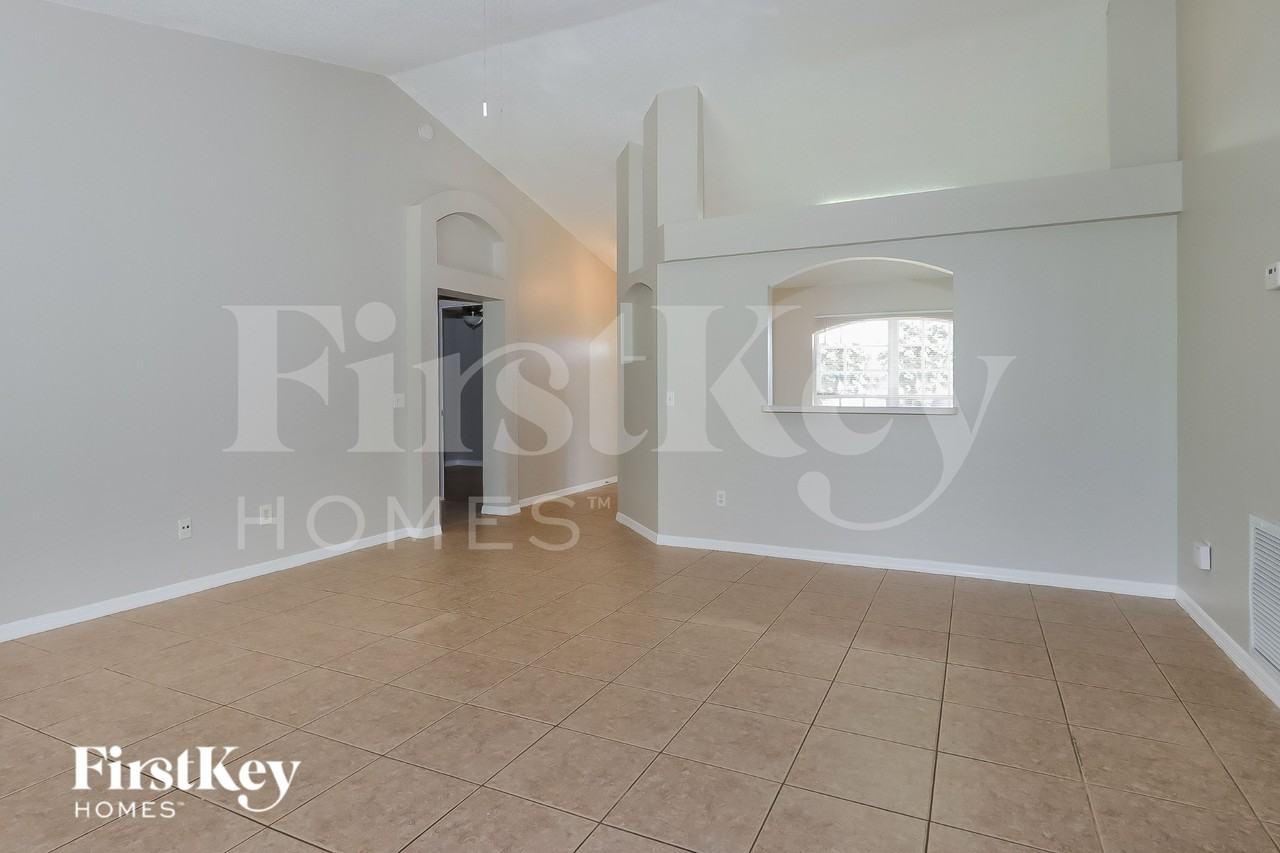 506 Nw Ferris Dr - Photo 5 of 17