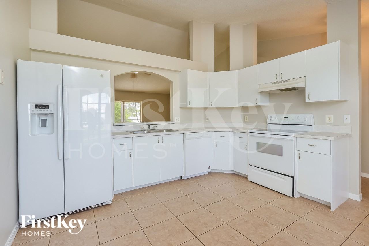 506 Nw Ferris Dr - Photo 6 of 17