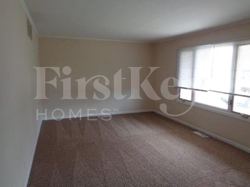 447 Talala St - Photo 3 of 17