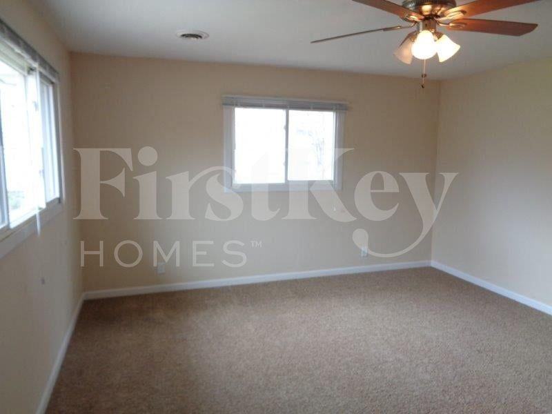 447 Talala St - Photo 5 of 17