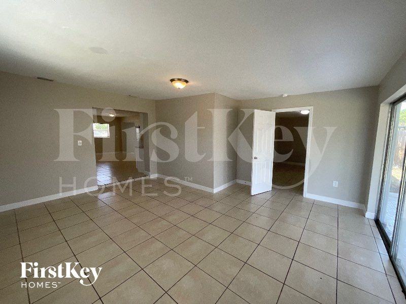 3951 Nw 173rd Ter - Photo 4 of 15