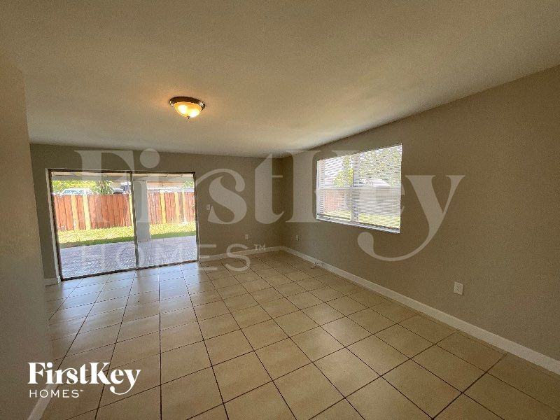 3951 Nw 173rd Ter - Photo 5 of 15
