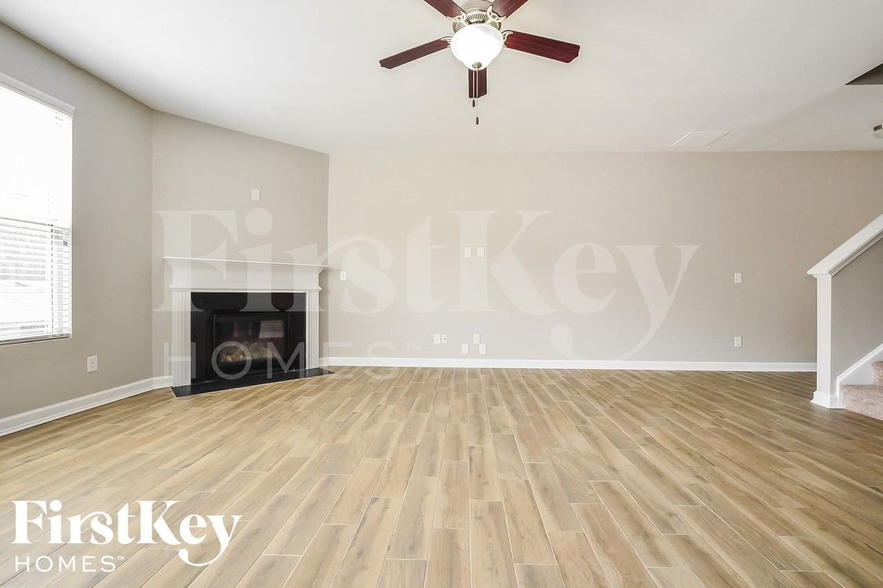 1816 Crandon Ct - Photo 2 of 15