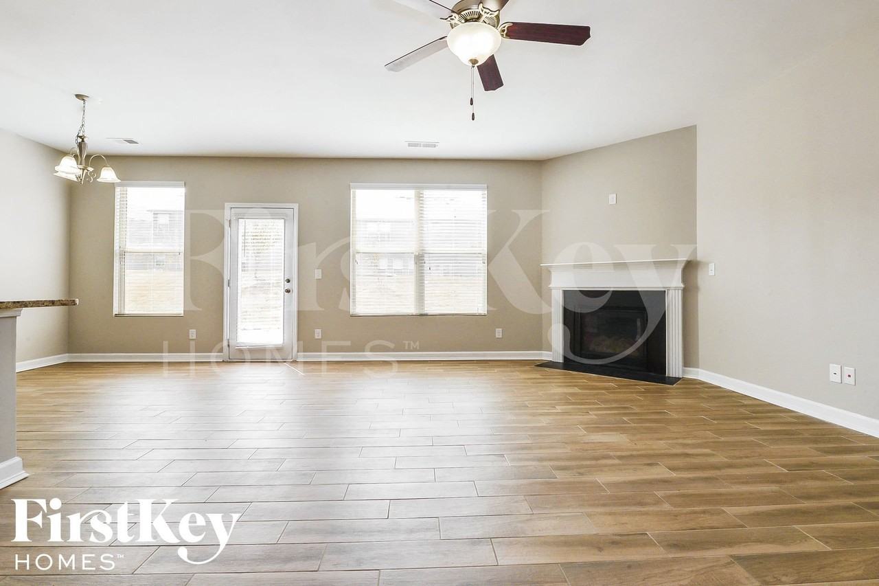 1816 Crandon Ct - Photo 3 of 15
