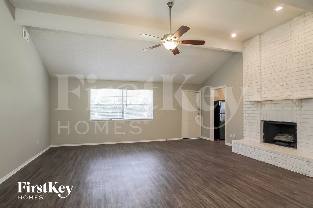 16411 N Cross Dr - Photo 3 of 16