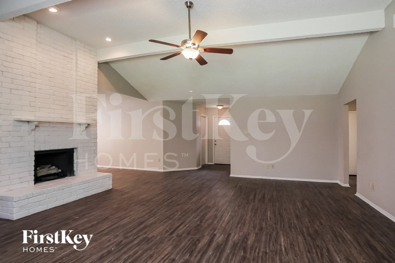 16411 N Cross Dr - Photo 4 of 16