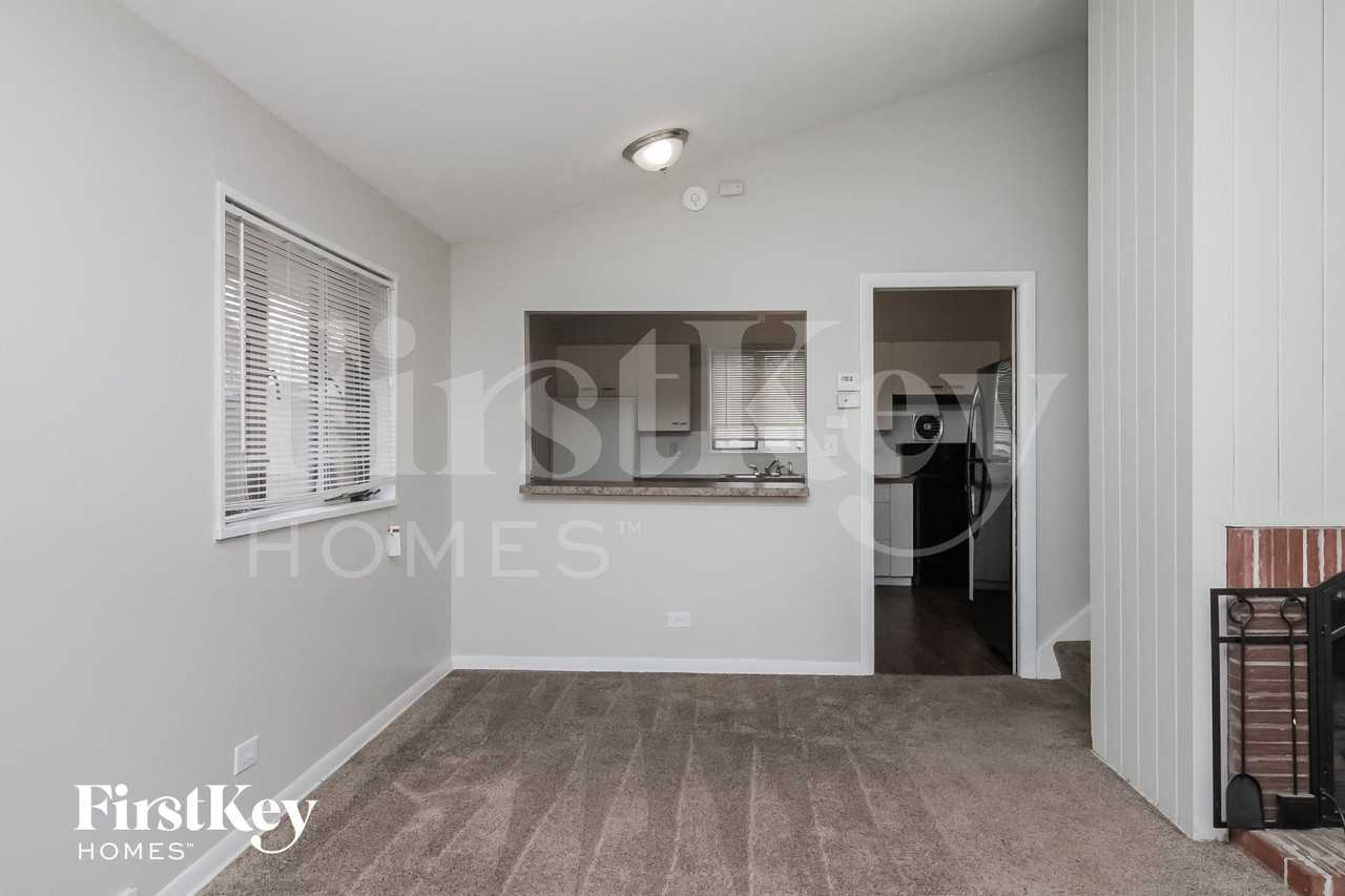 15138 Meadow Ln - Photo 3 of 14