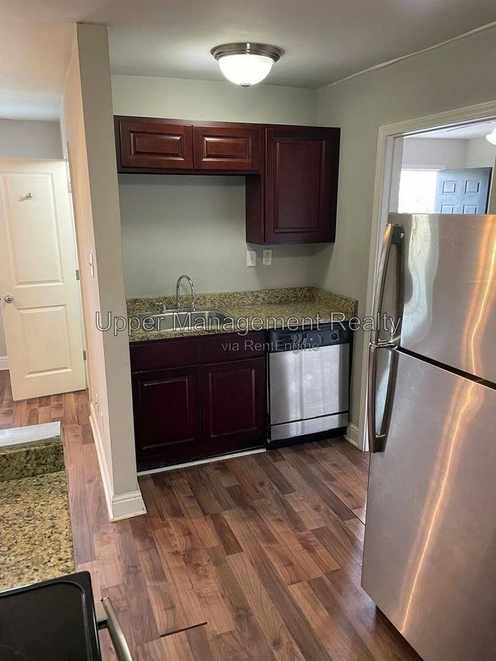 2309 Baronne St #103 - Photo 6 of 10