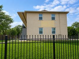 featured image of 1043 College St #12
