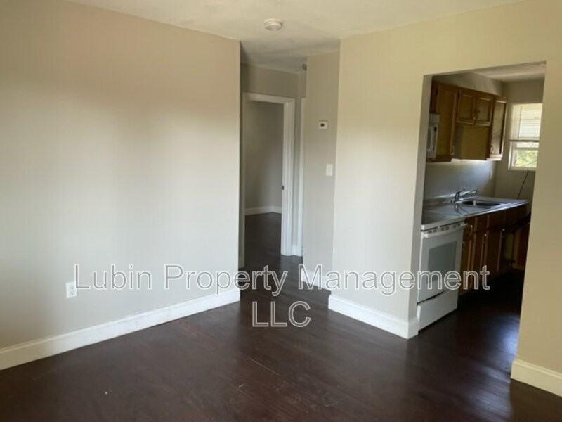 1043 College St #12 - Photo 2 of 8