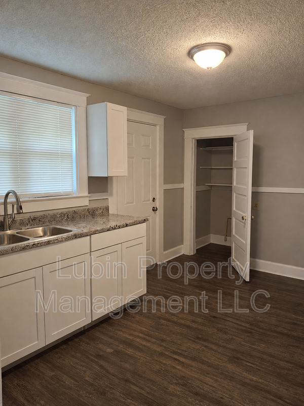 3428 Vernon Ave - Photo 4 of 6