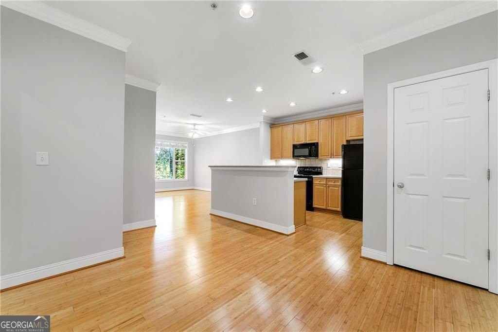 4201 Stratford Cmns - Photo 2 of 14