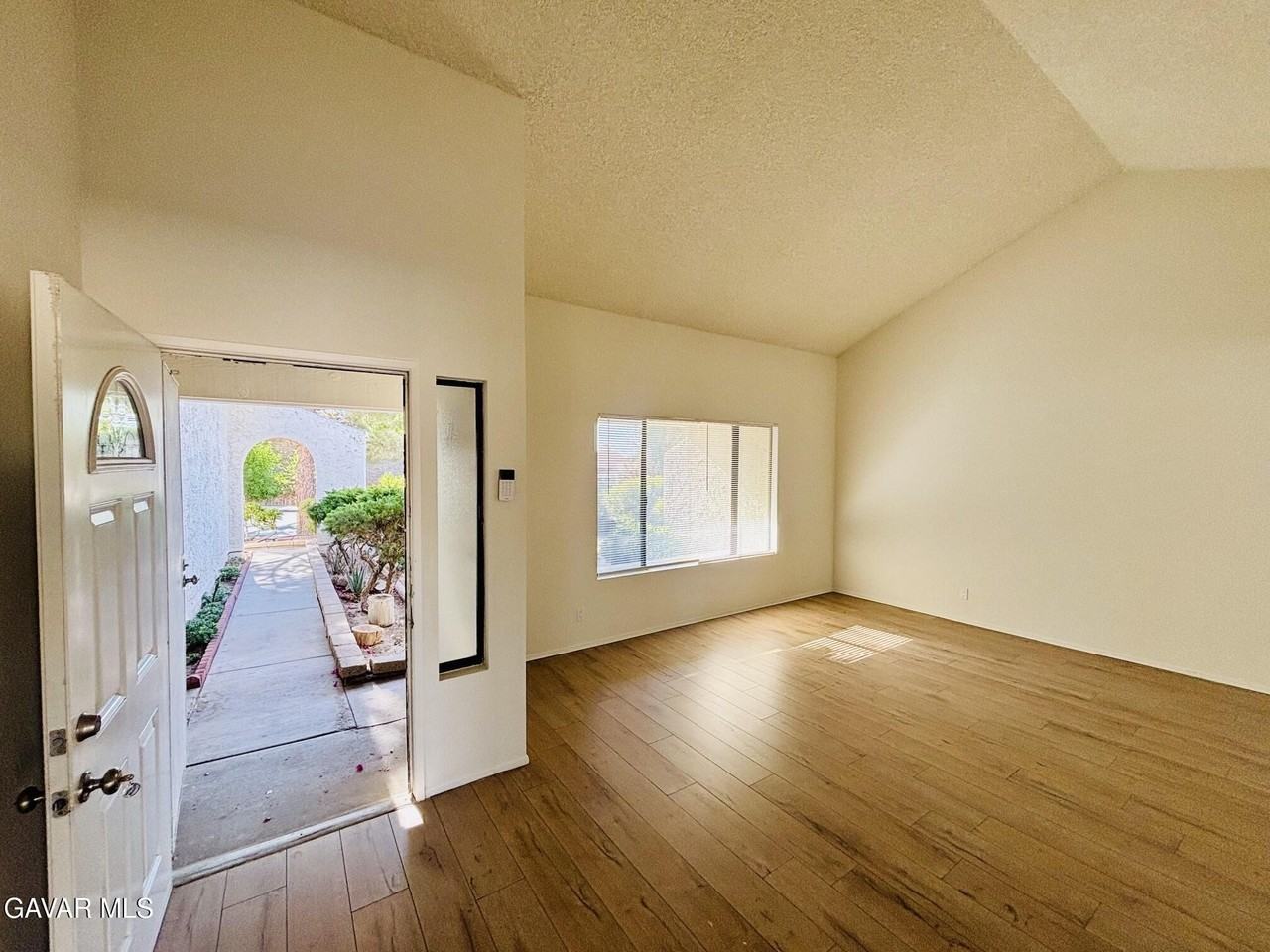 36778 Spanish Broom Dr - Photo 3 of 20