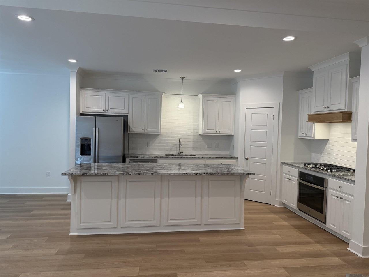 1822 Seawolf Dr - Photo 4 of 23