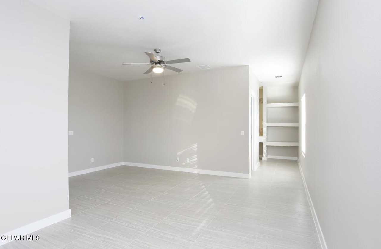 410 Thorn Ave #14 - Photo 2 of 11