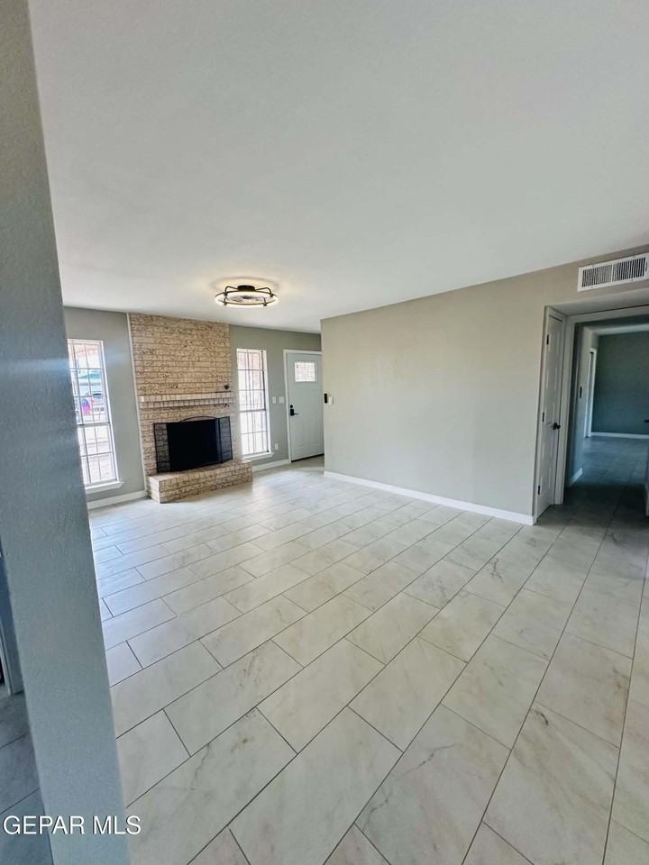 11733 Lorri Dr - Photo 4 of 17