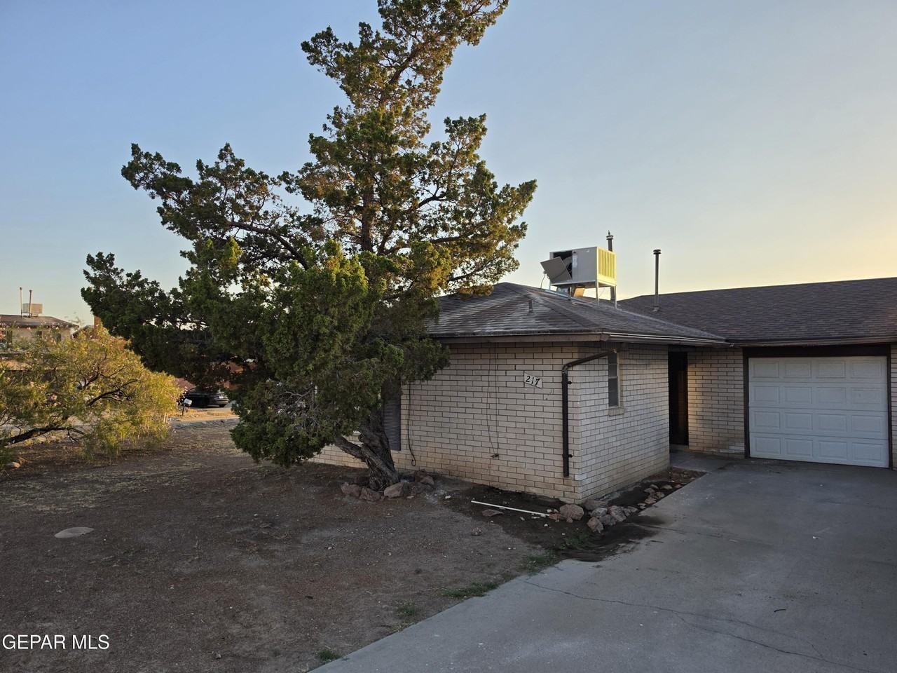 217 Palmary Dr - Photo 2 of 13
