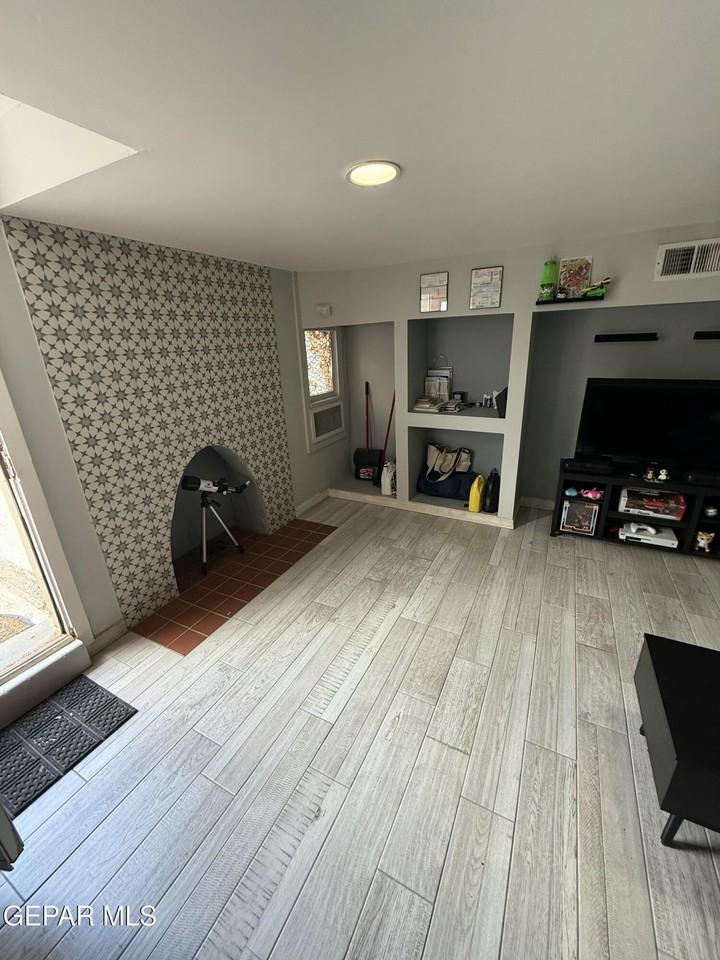 3015 Altura Ave #7 - Photo 5 of 12